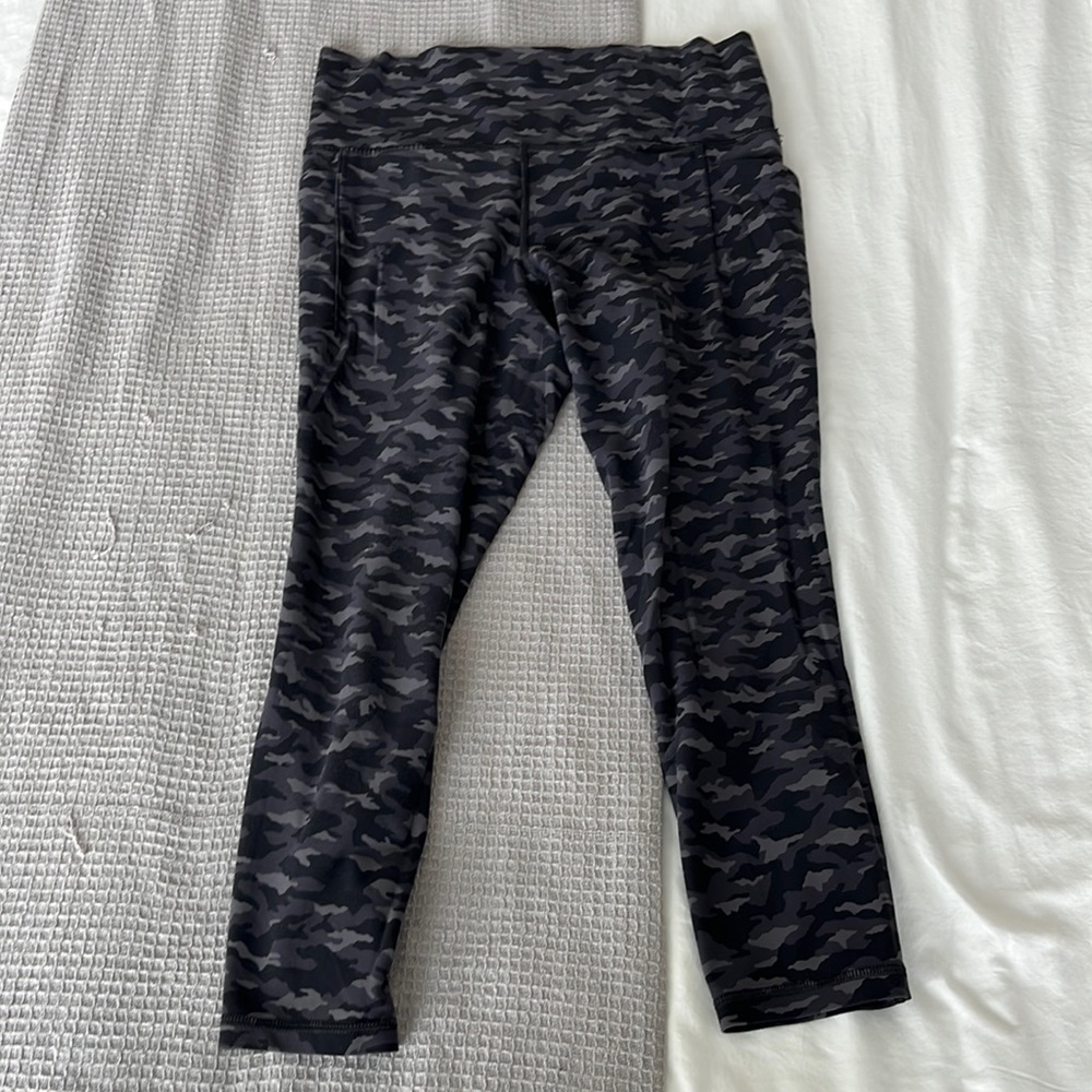 Athleta Salutation Pocket 7/8 Tight
